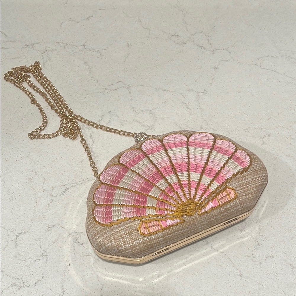 Shell-Shaped Pink and Gold Clutch